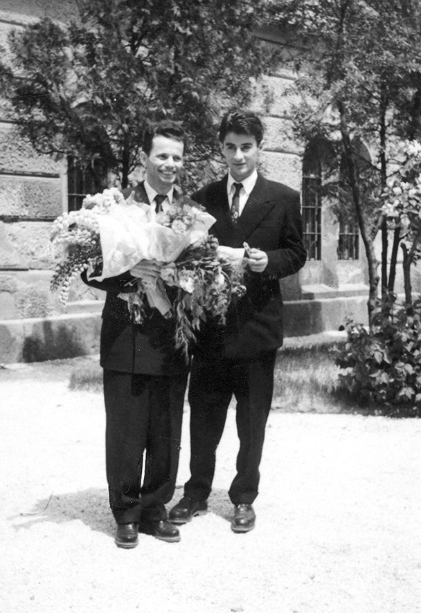 foto 34 Zagreb 31 o5 1952 ML i Cvteko Lainovic ispred Zgb rektorata